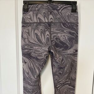 Athleta Transcend 7/8 Tights Women’s Size M Sumi Marble Violet